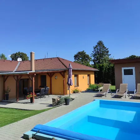 Prazdninovy Dum Bezkov U Znojma Villa Exterior photo